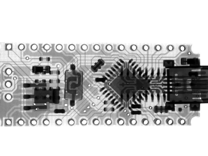 Identification de particules inconnues sur un circuit imprimé par MEB-EDX